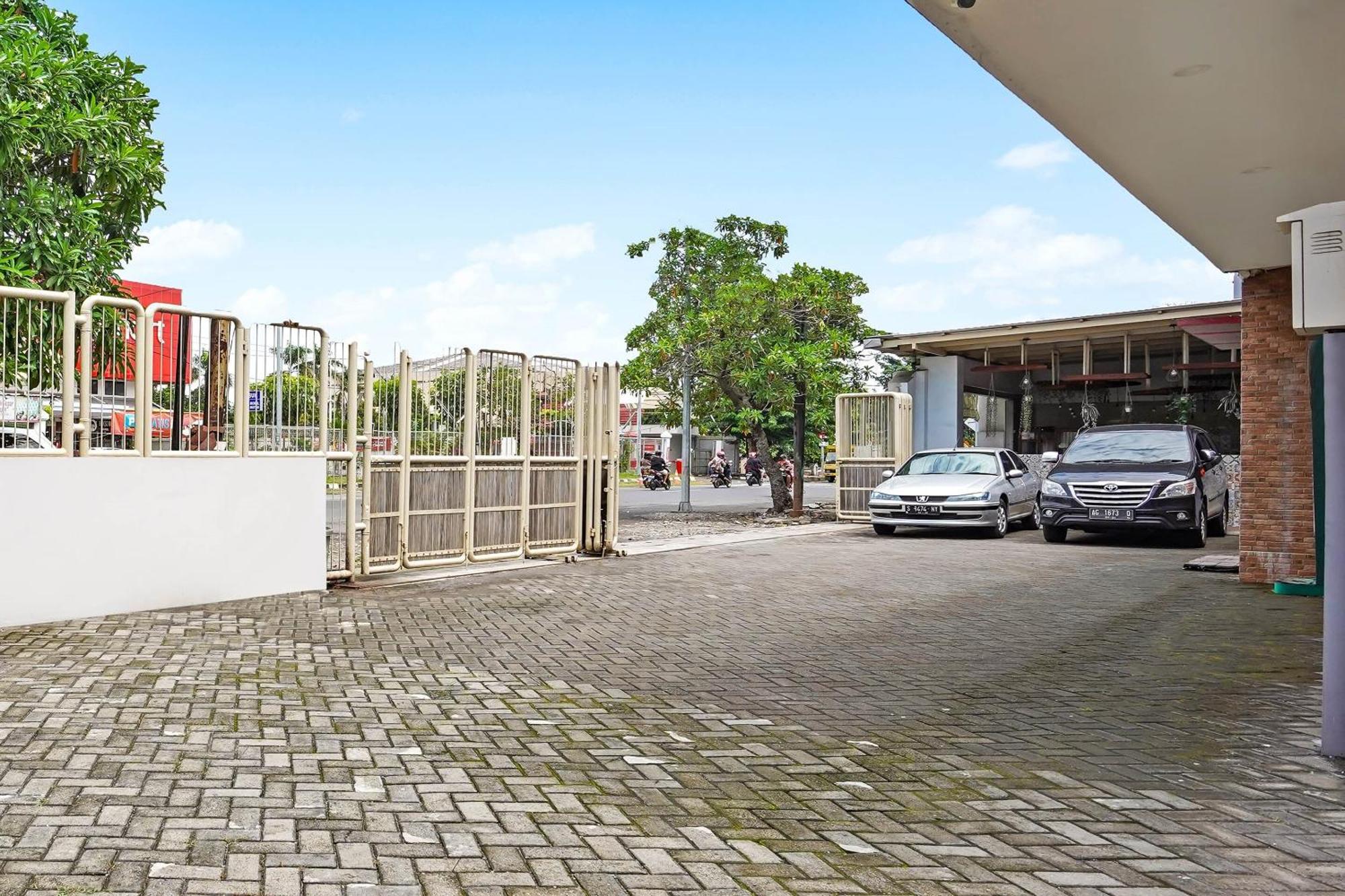 Capital O 90888 Bintang Diponggo Residence Surabaya Exterior photo